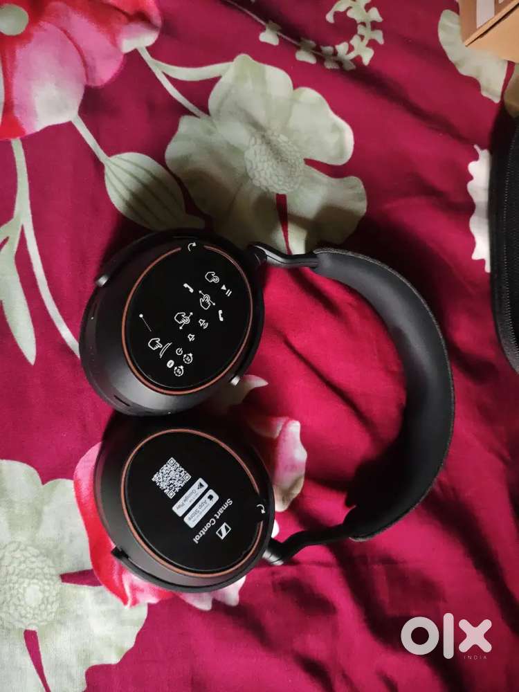 Sennheiser momentum 4 ( 2 days old,)