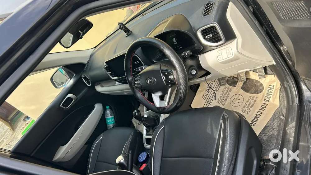 Hyundai Venue 2024 Petrol 27000 Km Driven