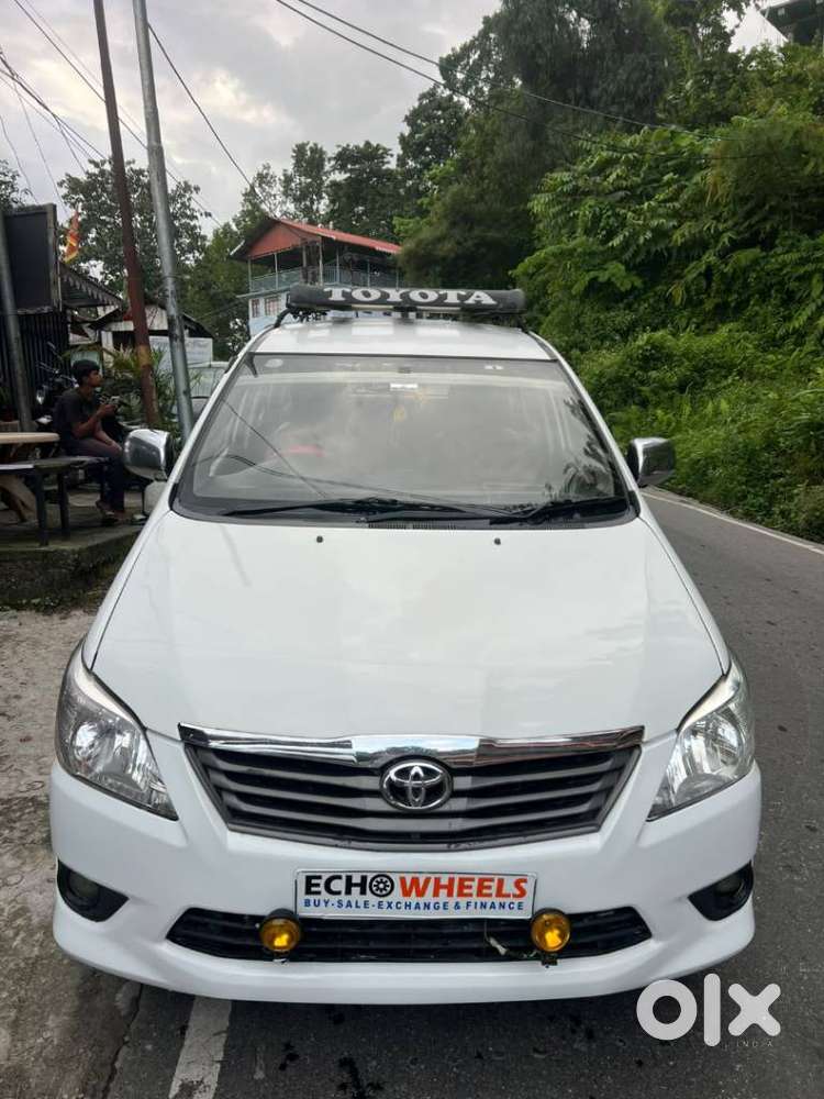 Toyota Innova 2.5 G (diesel) 8 Seater Bs Iv, 2015
