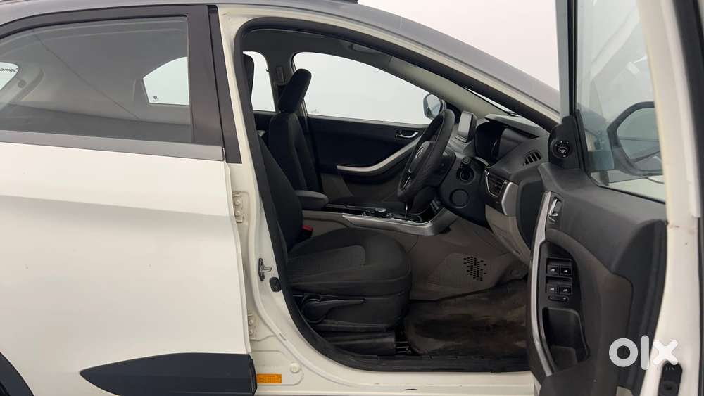Tata Nexon 1.2 Revotron Xza Plus (o) Dual Tone, 2018, Petrol