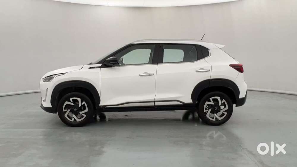 Nissan Magnite 1.0 Xv Premium, 2022, Petrol