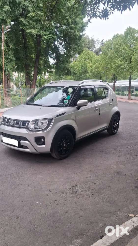 Maruti Suzuki Ignis Zeta Amt (automatic)  Silver  Low Km (~35,500 Km