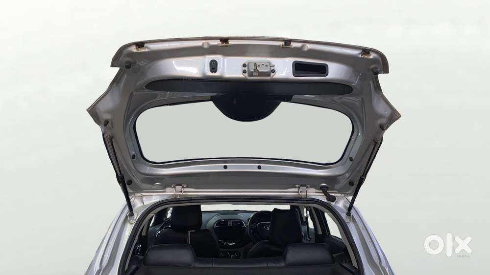 Tata Tiago 1.2 Revotron Xza, 2018, Petrol