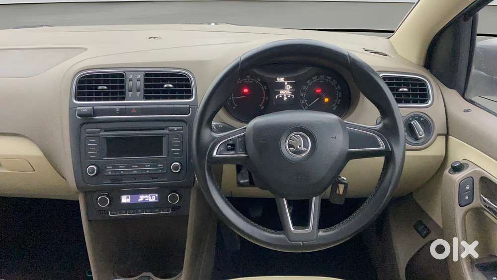 Skoda Rapid 1.6 Mpi Mt Elegance Plus, 2015, Petrol