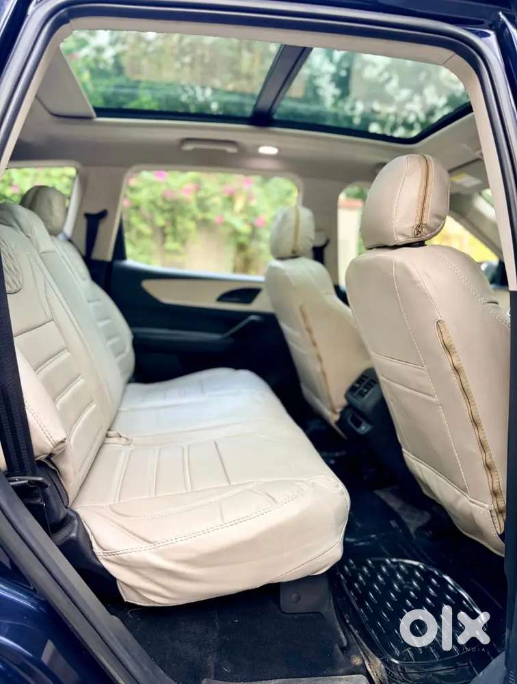 Mahindra Xuv700 With Sunroof