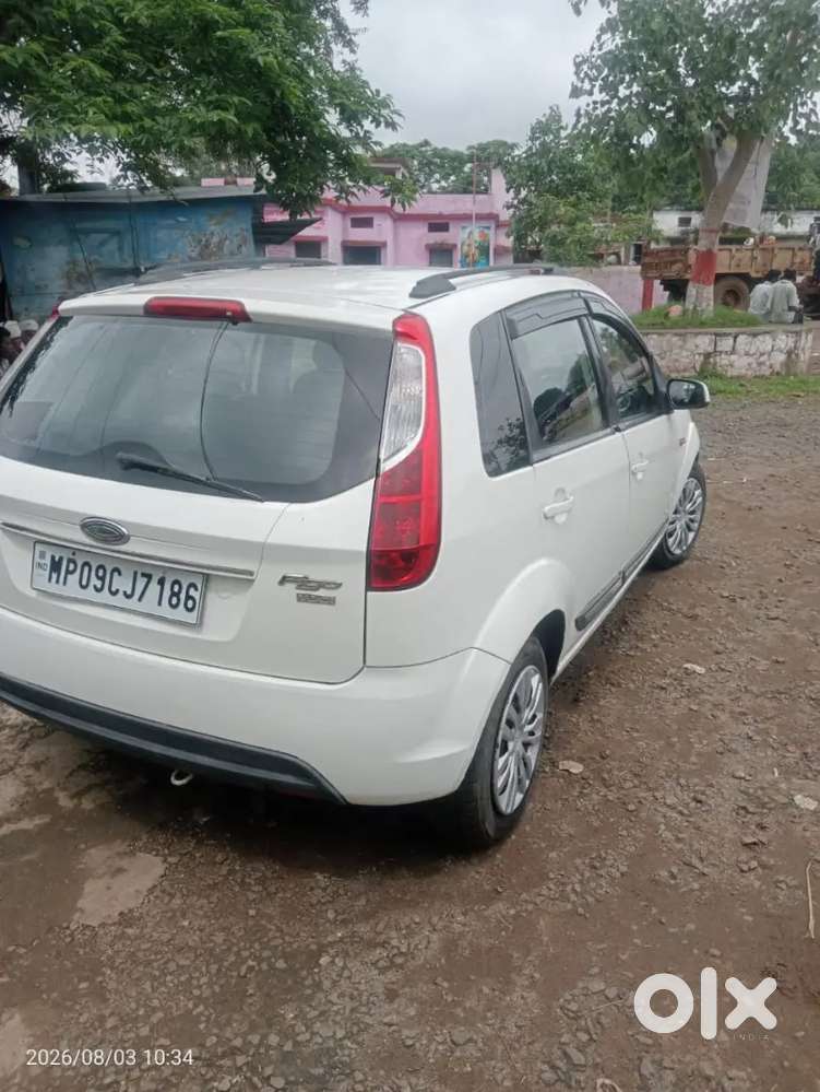 Ford Figo Titanium Blu 2011