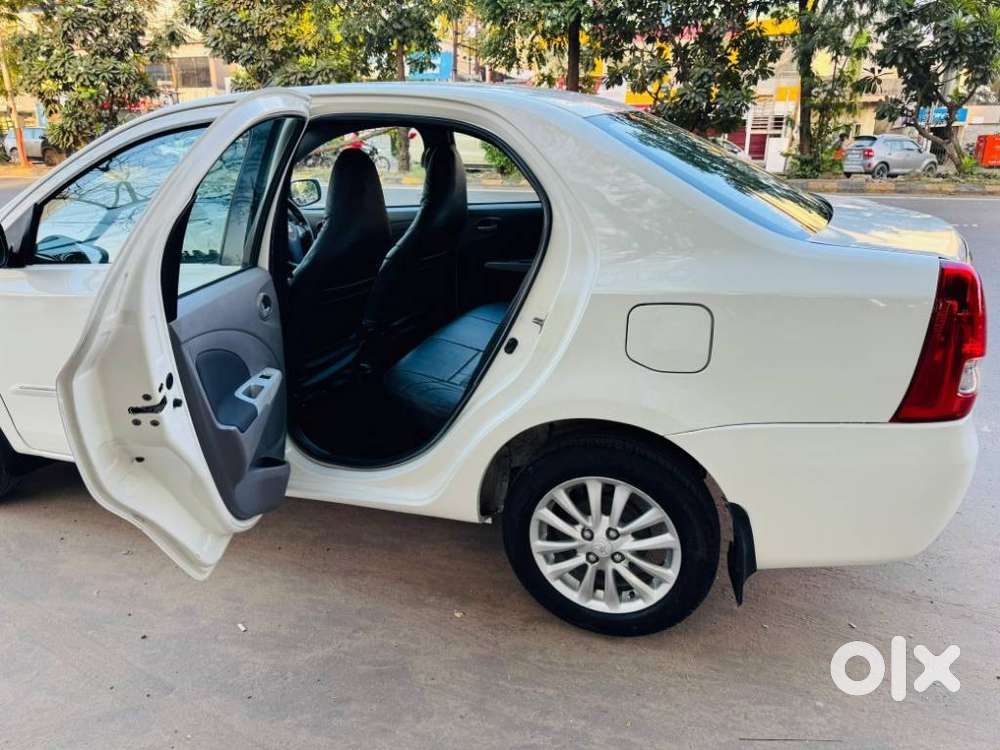 Toyota Etios Cross 1.5l V, 2011, Petrol