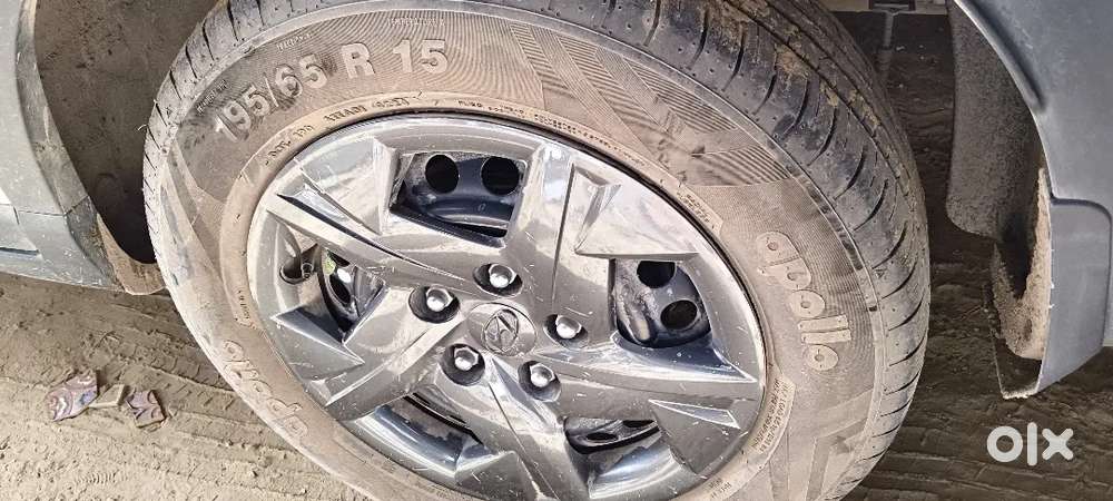 Hyundai Venue E Plus 2024 Petrol 6800 Km Driven With Sunroof