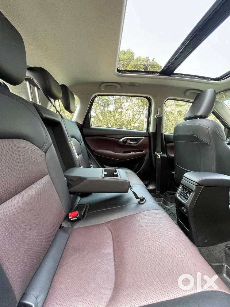 Maruti Suzuki Grand Vitara 1.5 Alpha Smart Hybrid At, 2022, Petrol