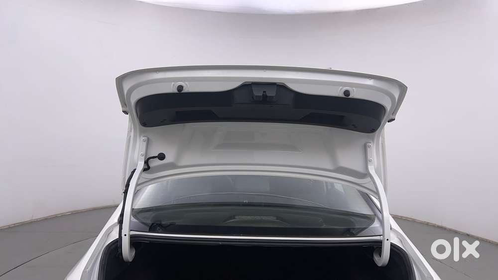 Skoda Slavia Style 1.0l Tsi Mt, 2022, Petrol