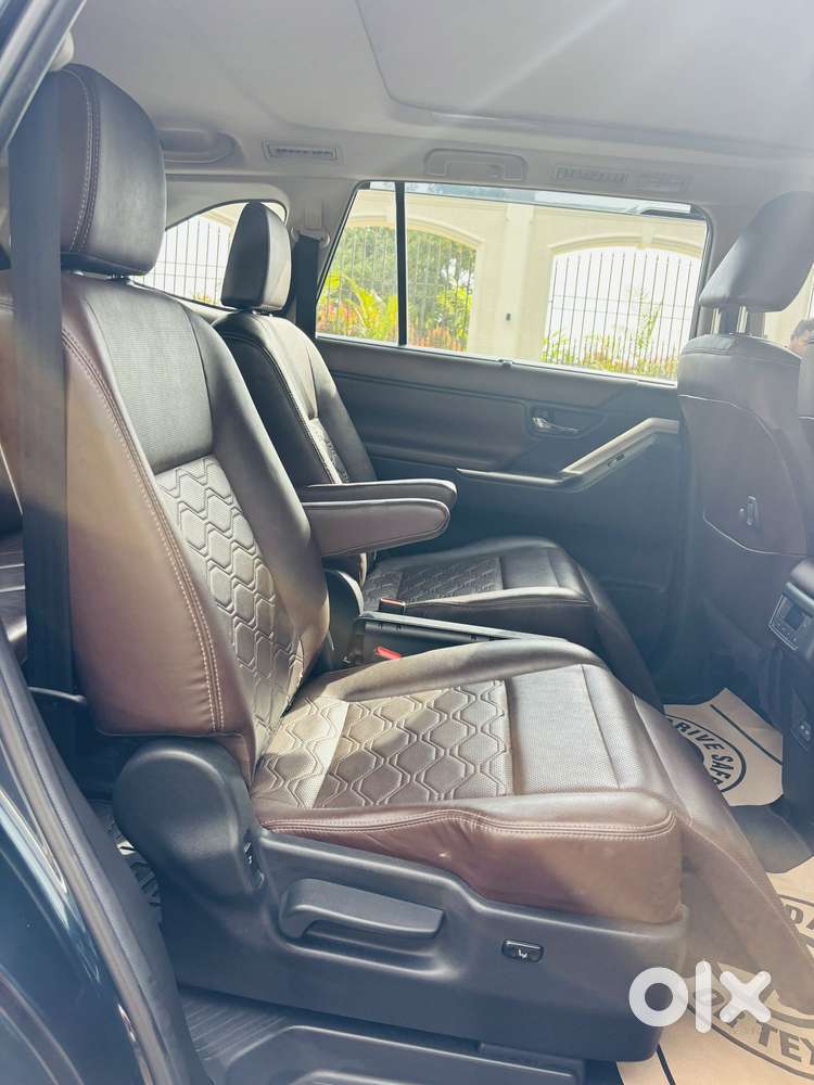 Toyota Innova Hycross 2.0 Zx (o) Hybrid 7 Str, 2023, Petrol
