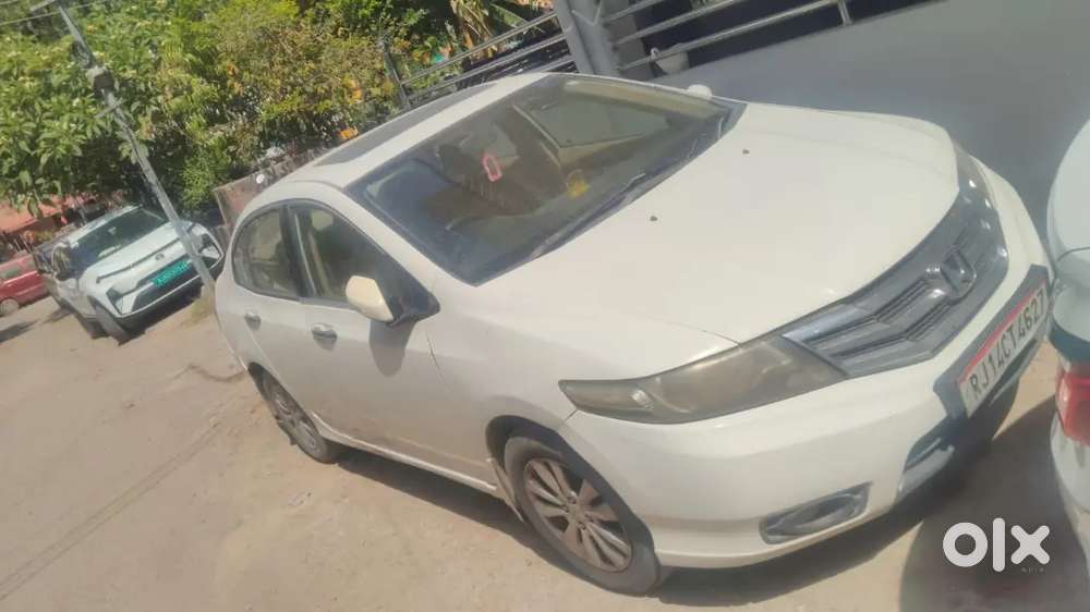 Honda City 1.5 V Mt Sunroof  88,000 Km  Single Owner  Jaipur  2013
