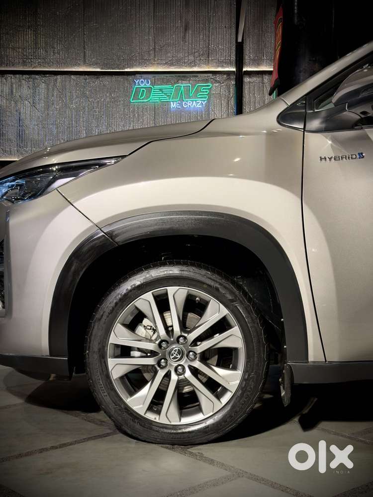 Toyota Innova Hycross 2.0 Zx (o) Hybrid 7 Str, 2023, Petrol