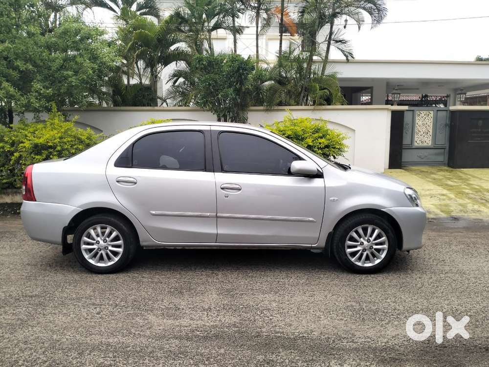 Toyota Etios V, 2011, Petrol