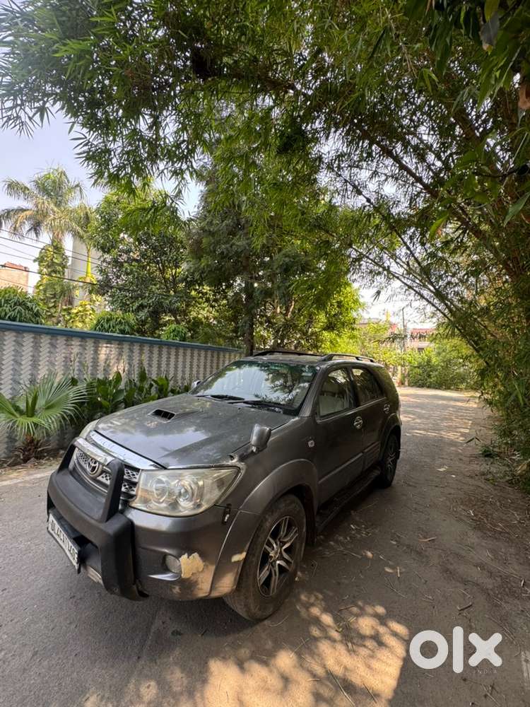 Toyota Fortuner 2011 Diesel 150000 Km Driven