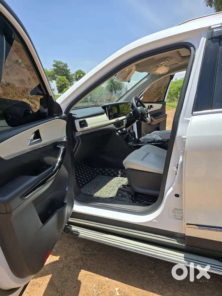Mahindra Xuv700 Ax7l Diesel Mt 2025