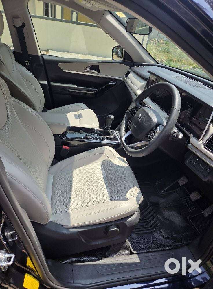 Mahindra Xuv700 2.2 Ax 7 Diesel Mt Luxury Pack Str, 2025, Diesel