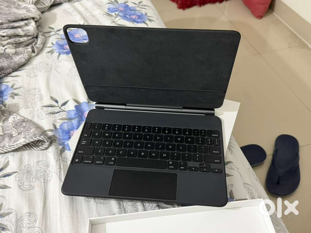 Apple iPad Magic Keyboard - For all ipads supported, New condition.