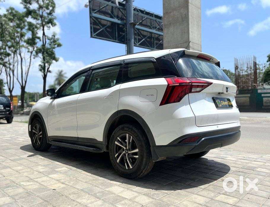 Mahindra Xuv700 2.0 Mx Petrol Mt 5 Str, 2022, Petrol