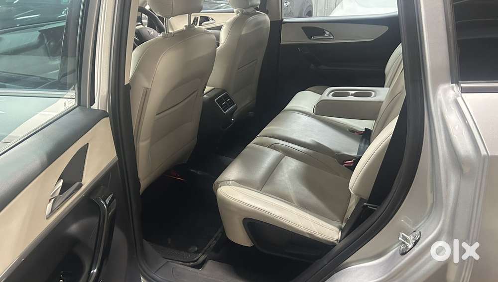 Mahindra Xuv700 2.0 Ax 7 Petrol Mt Str, 2024, Petrol