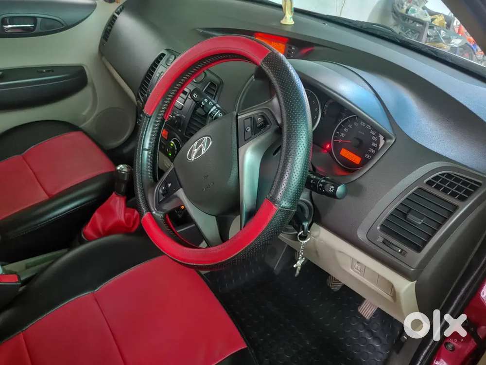 Hyundai I20 Asta 0 With Sunroof 2009