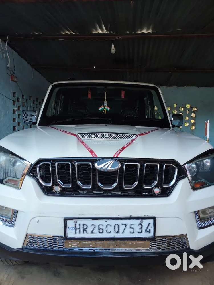 Mahindra Scorpio S6+ 2015 Diesel Manual