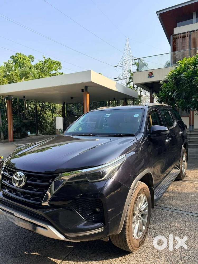 2022 Toyota Fortuner 4*4 At (black Crystalline Shine)