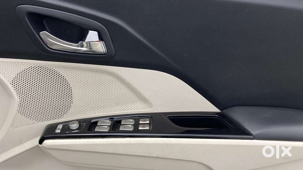 Mahindra Xuv300 W8 Option, 2023, Petrol