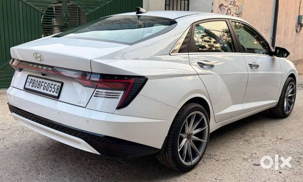 Hyundai Verna, 2023, Petrol