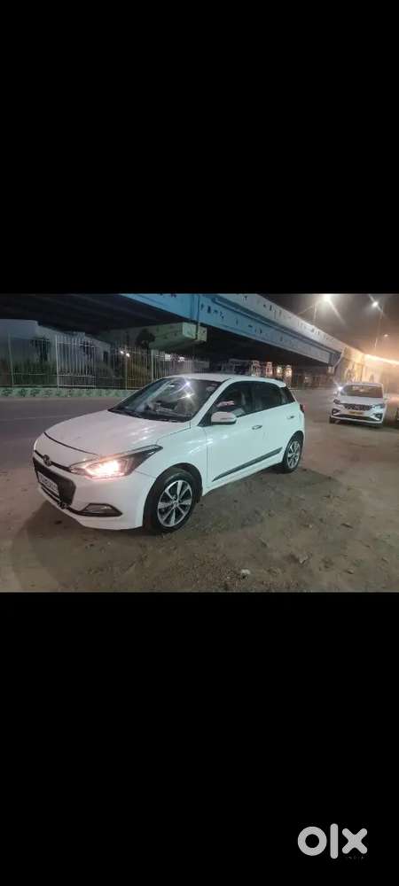 Top Model , Push Start , Auto Ac, Alloy Wheels, Auto Lights