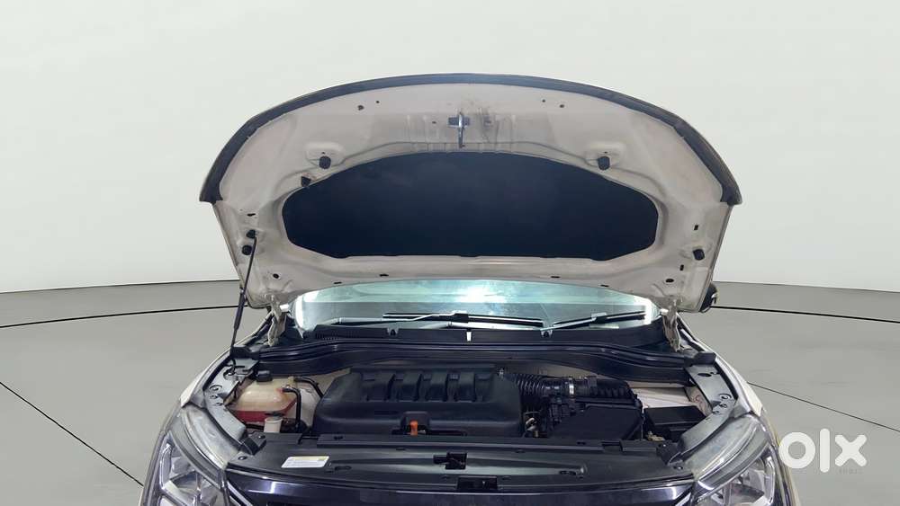 Mahindra Xuv700 2.0 Mx Petrol Mt 5 Str, 2023, Petrol