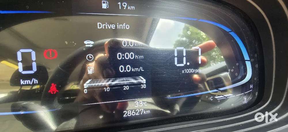 Hyundai Venue Sx Diesel  December 2022  28,000 Km  Sunroof  Excell