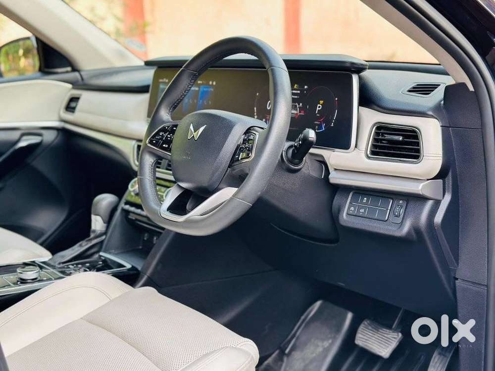 Mahindra Xuv700 2.0 Ax 7 Petrol At Luxury Pack Str, 2024, Petrol