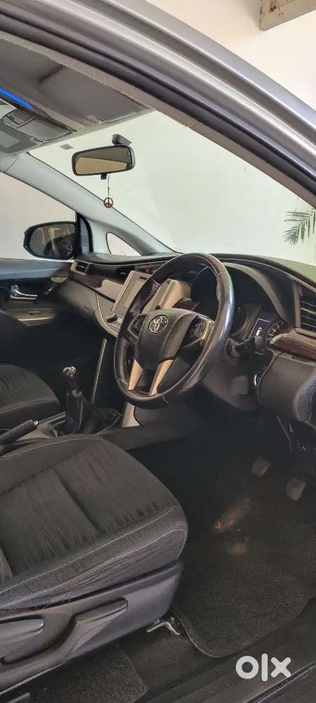 Innova Crysta Vx 8 Str