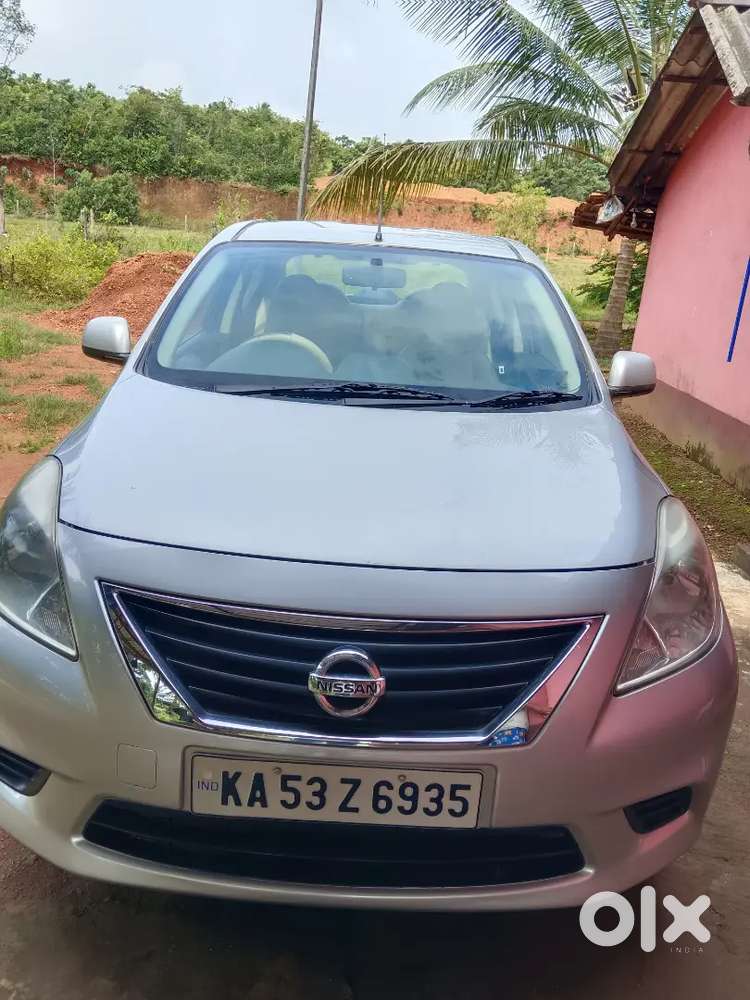 Nissan Sunny 2012