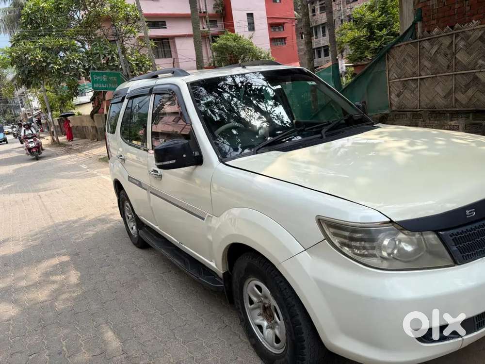 Tata Safari Storme 2013