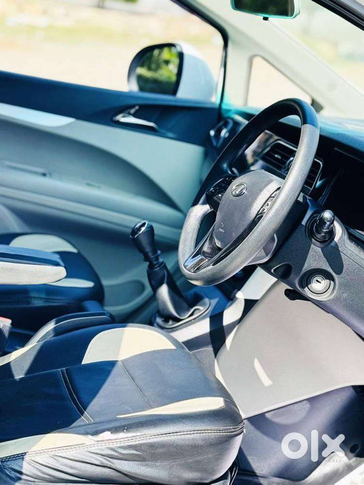 Mahindra Marazzo M6, 2018