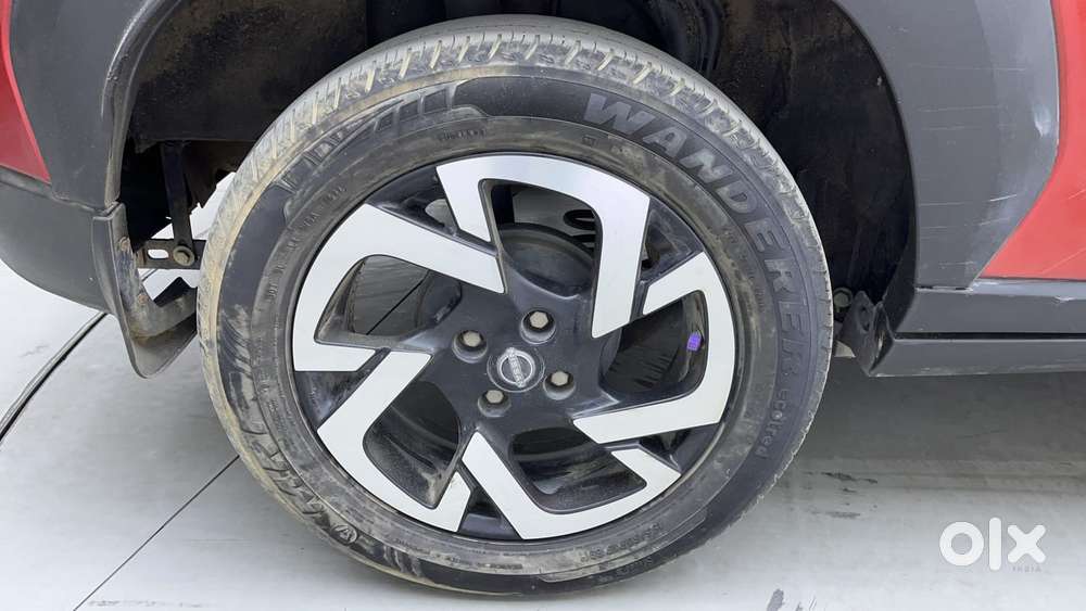 Nissan Magnite 1.0 Xv Premium Dual Tone, 2023, Petrol