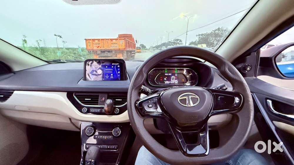 Tata Nexon 2020 Top End Petrol Automatic 32000km Gud Condition 1stowne