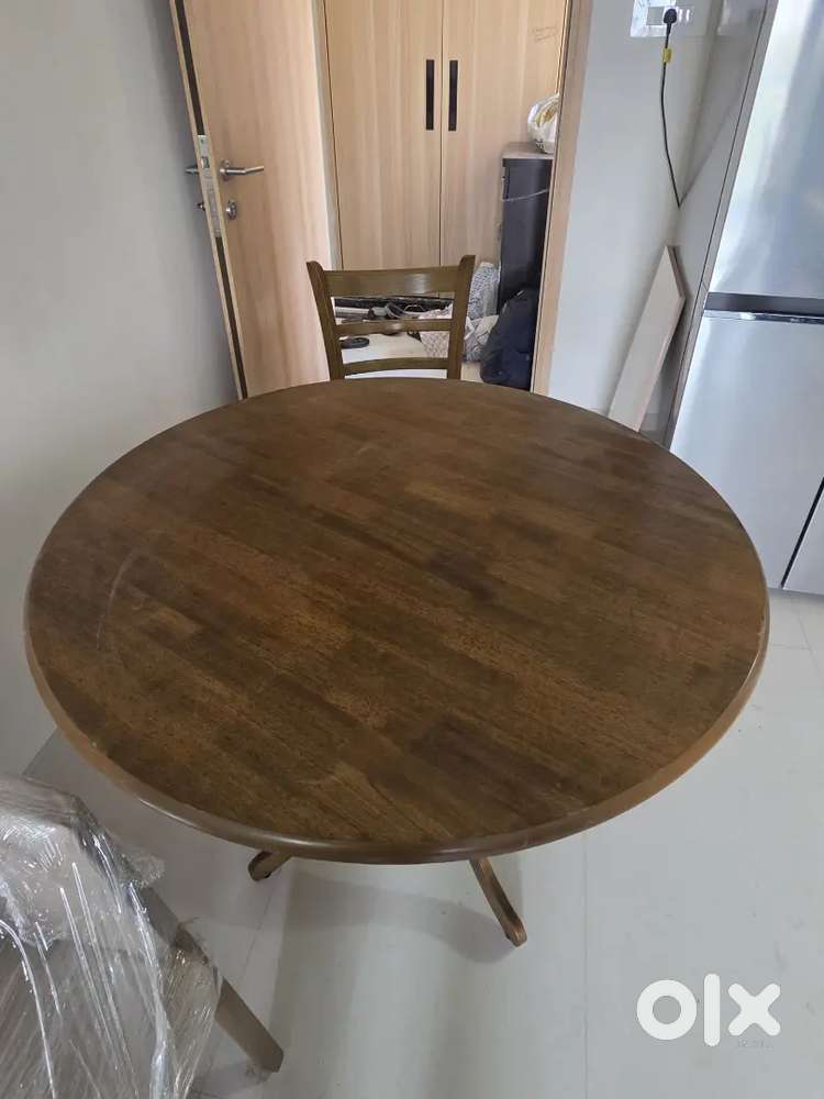 DINING TABLE WITH 4 CHAIR