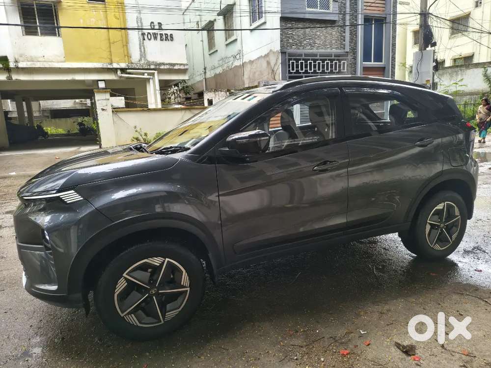 Tata Nexon Creative + S Petrol Amt (daytona Grey) &ndash; 25600 Driven Only