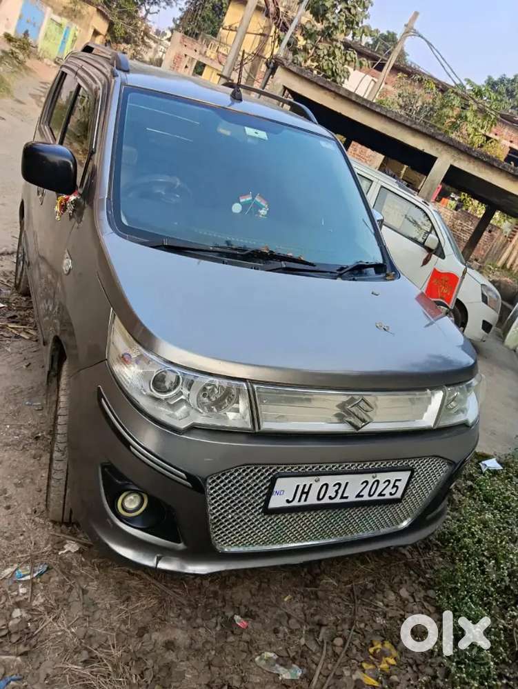 2 Caar Hai.. Parking Me Problem H Isliy Sale Karna Pad Rha Hai..