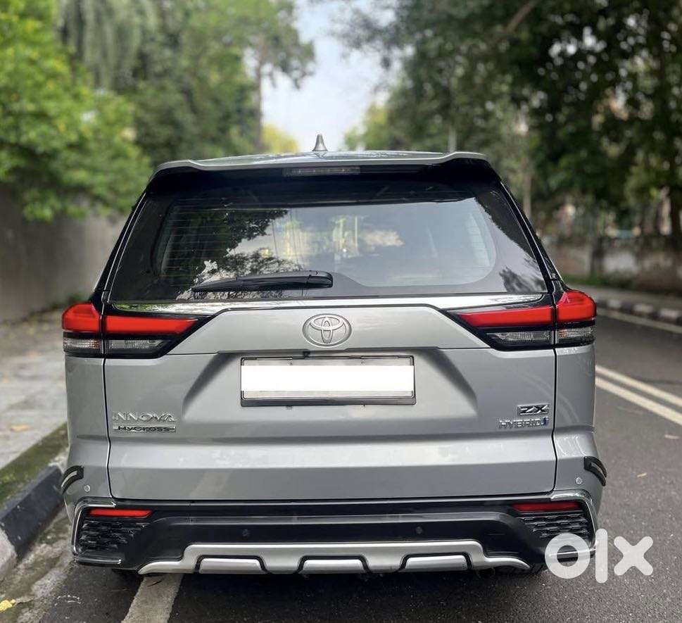 Toyota Innova Hycross 2.0 Zx (o) Hybrid 7 Str, 2024, Petrol