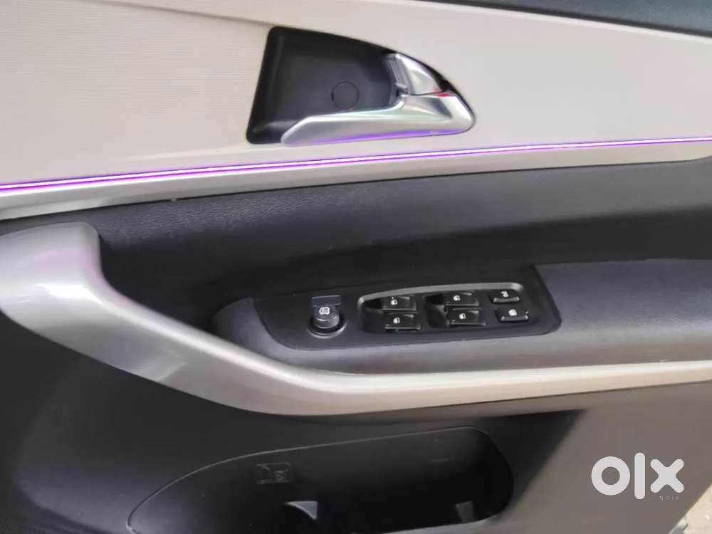 Mahindra Xuv700 2.2 Ax 3 Diesel At 5 Str, 2022, Diesel