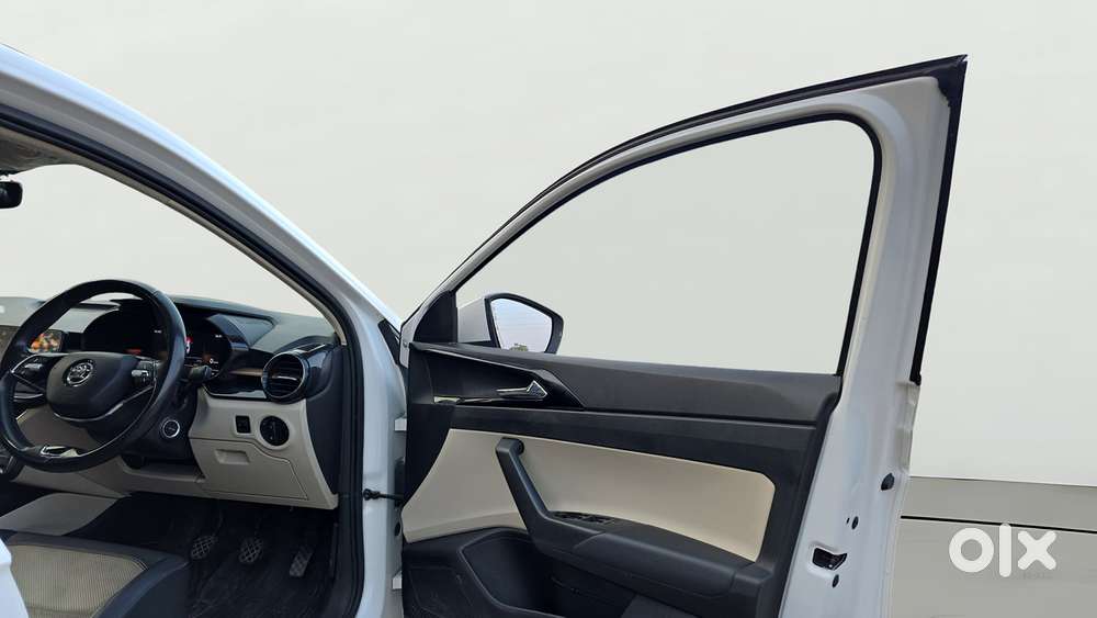 Skoda Slavia Style 1.0l Tsi Mt, 2022, Petrol