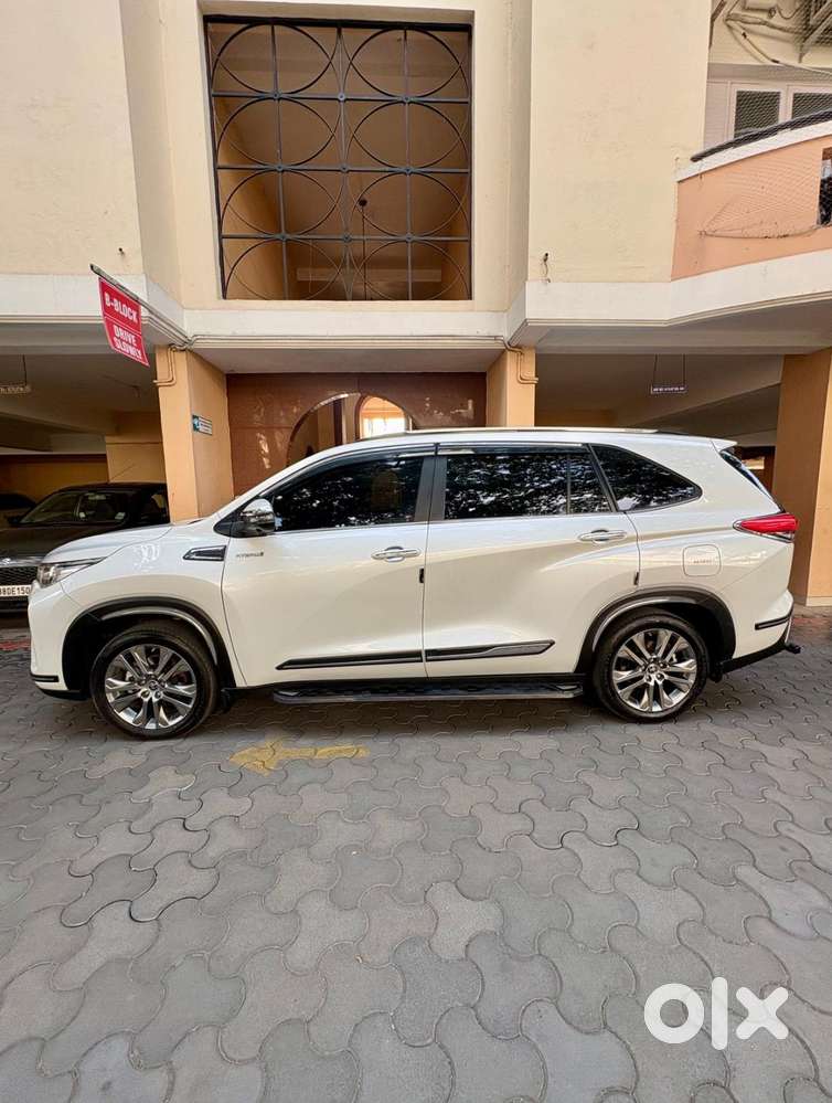 Toyota Innova Hycross 2.0 Zx Hybrid 7 Str, 2025, Petrol