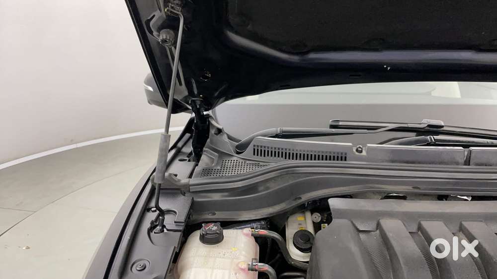 Mahindra Xuv700 2.0 Ax 7 Petrol At Luxury Pack Str, 2025, Petrol