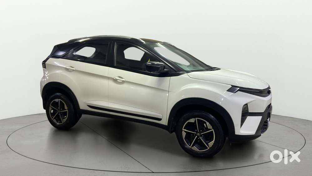Tata Nexon Fearless Plus S Purple 1.5 Revotorq Diesel 6amt Dual Tone..