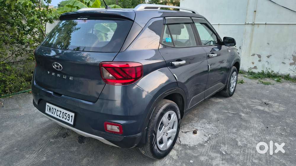 Hyundai Venue 1.2 S (o), 2022, Petrol