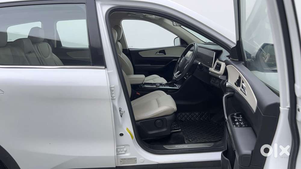 Mahindra Xuv700 2.0 Ax 7 Petrol At Luxury Pack Str, 2023, Petrol